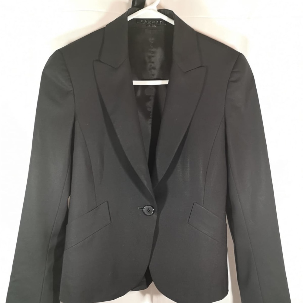 Theory retail $395 black blazer size 2